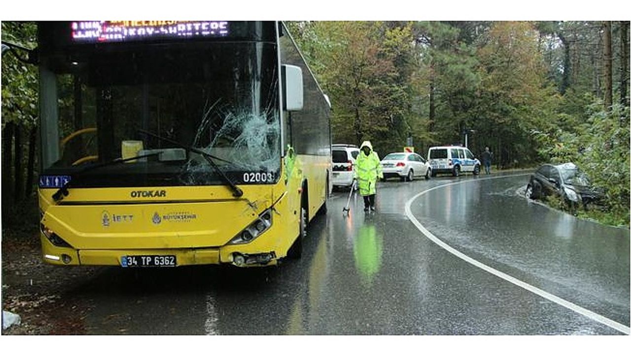 Sarıyer'de virajı alamayan otomobil, İETT otobüsüne çarptı 