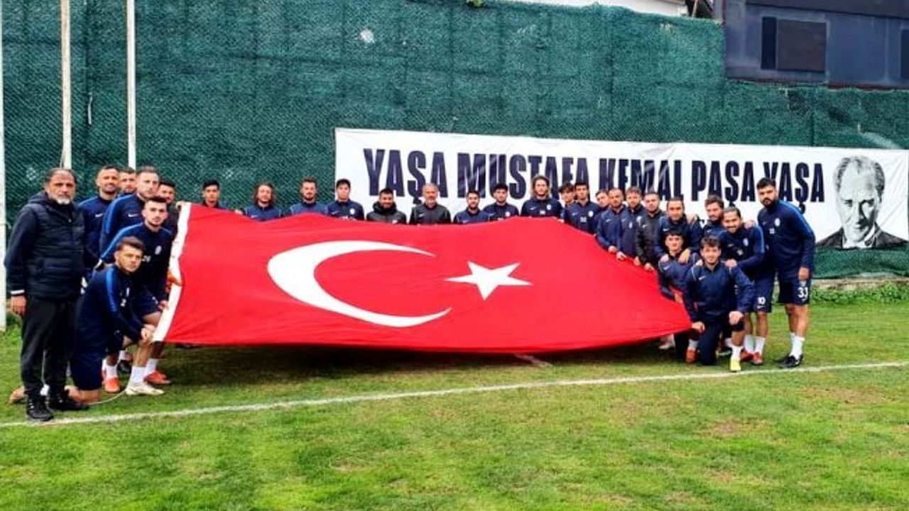 Beyaz Martı'dan Türk bayraklı kutlama