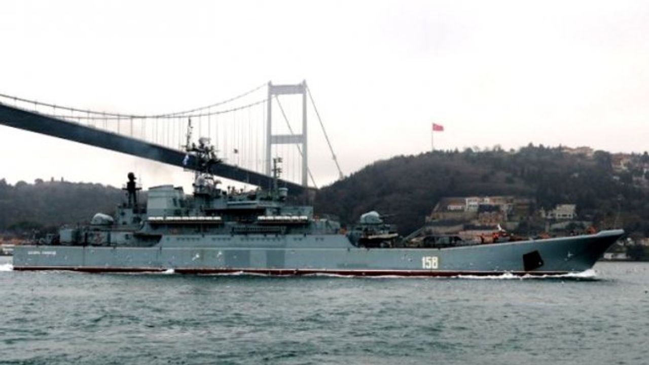 Rus savaş gemisi Sarıyer açıklarından geçti