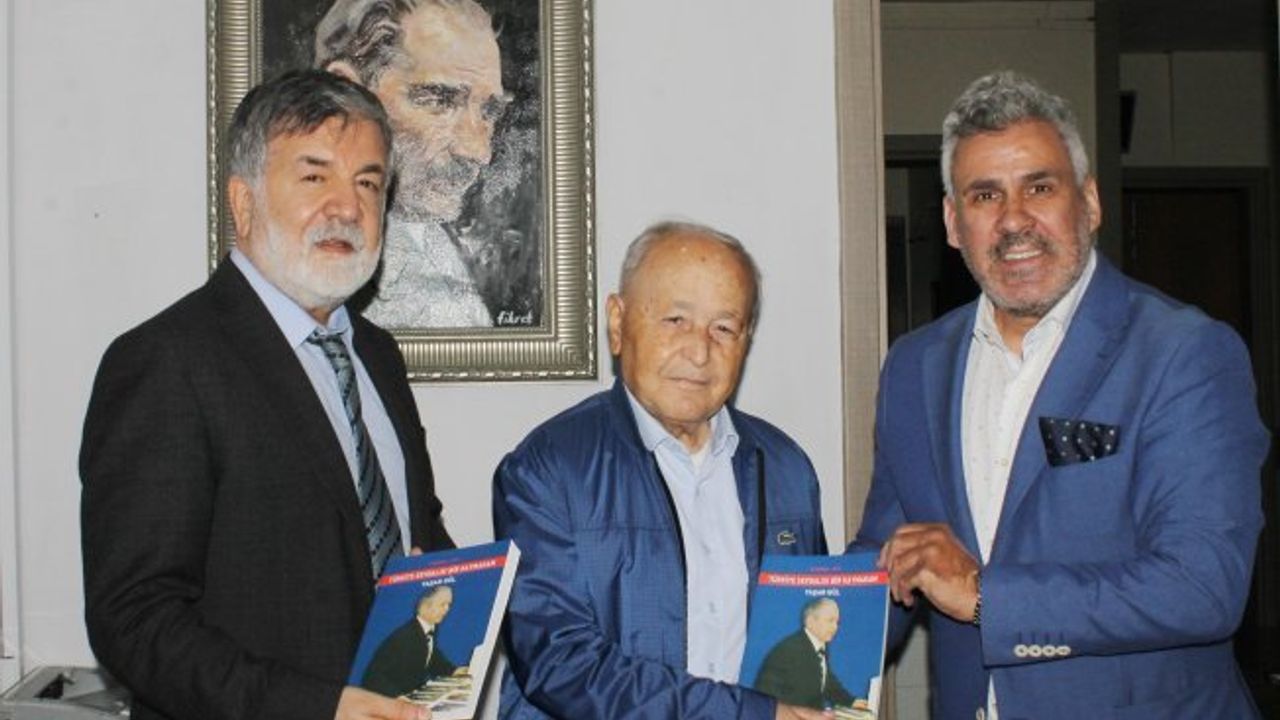 Yaşar Gül’den Levent Pehlivanoğlu ve Cengiz Alp'e özel imzalı kitap