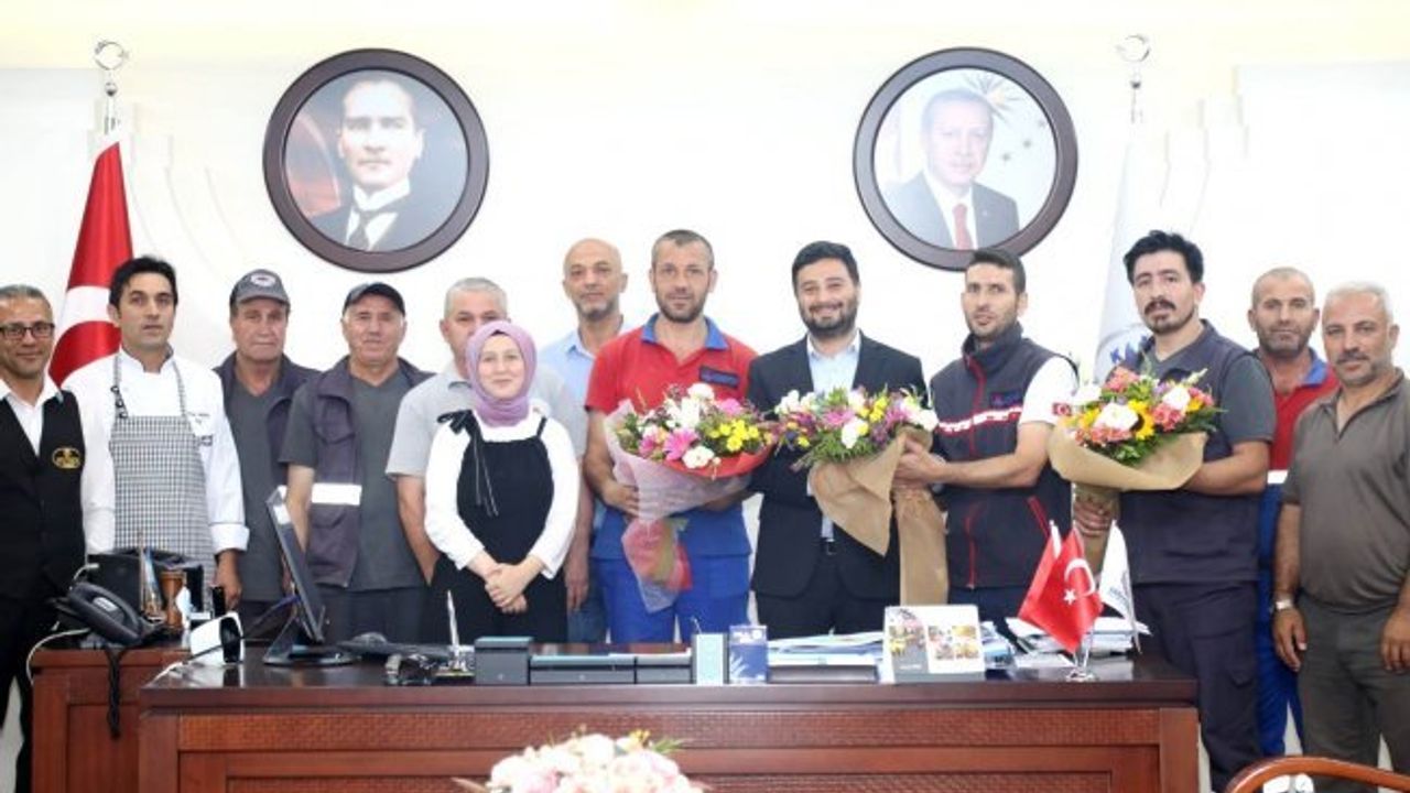 Belediye çalışanları Başkan Öztekin'e teşekkür etti