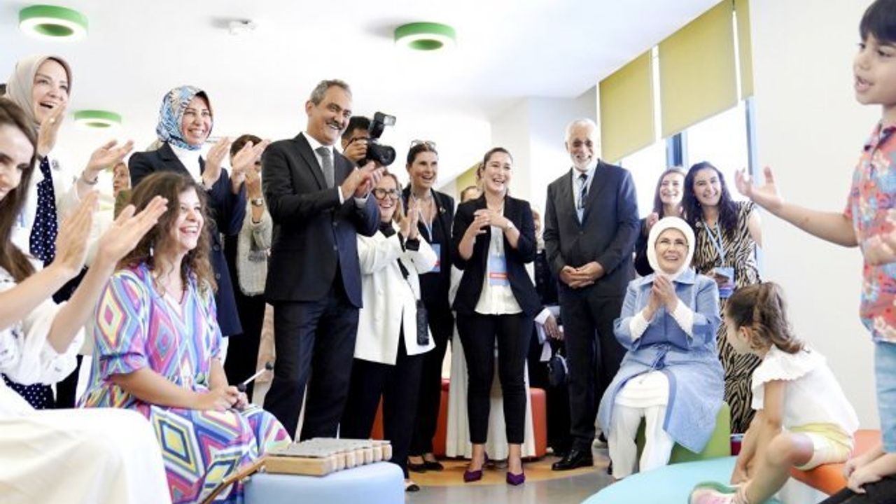 Emine Erdoğan Sarıyer’deki "Mehmet Tabanca Anaokulu" açılışına katıldı