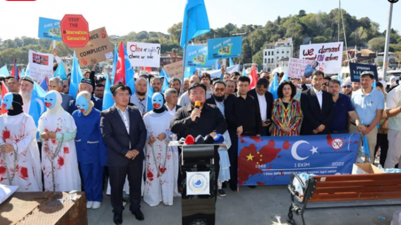 Uygur Türkleri Sarıyer’de tarihi çağrıda bulundu!