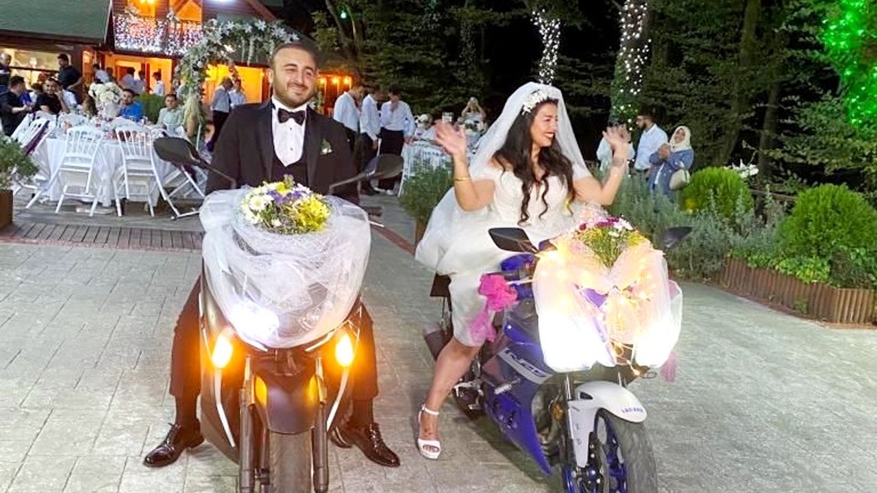 Sarıyer’de kendi düğülerine motosiklet ile geldiler