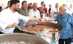 Vatandaşlara 30 bin kase aşure ikram edildi