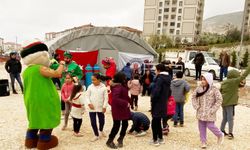 Deprem bölgesindeki çocuklara özel etkinlikler düzenleniyor