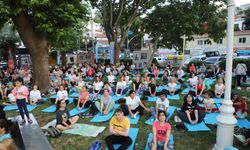 Yoga tutkunları Kireçburnu’nda buluştu