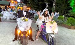 Sarıyer’de kendi düğülerine motosiklet ile geldiler