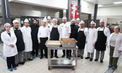 Başkan Aksu, MasterChef Şampiyonları ile engelli komşular için iftar hazırladı