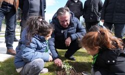 Sarıyer’de minik eller doğa için fidan dikti