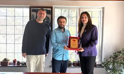 Muhtar Elif Kılıç’tan hayırseverlere teşekkür plaketi