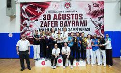 Meridyen Anadolu Lisesi’nden İstanbul şampiyonluğu!