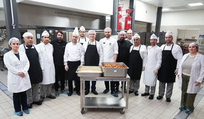 Başkan Aksu, MasterChef Şampiyonları ile engelli komşular için iftar hazırladı