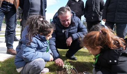 Sarıyer’de minik eller doğa için fidan dikti