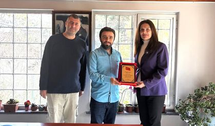 Muhtar Elif Kılıç’tan hayırseverlere teşekkür plaketi