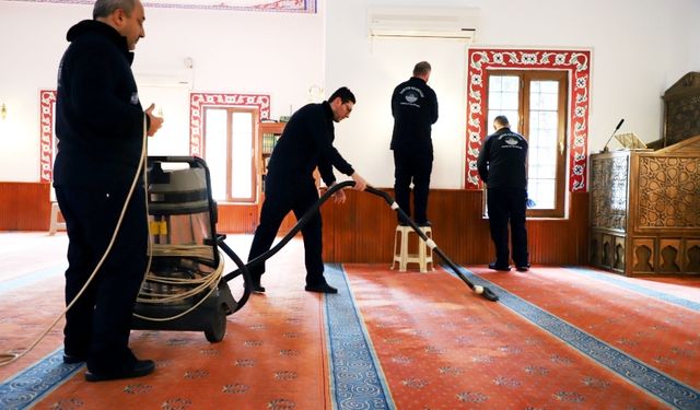 Sarıyer’de ibadethanelere ramazan temizliği