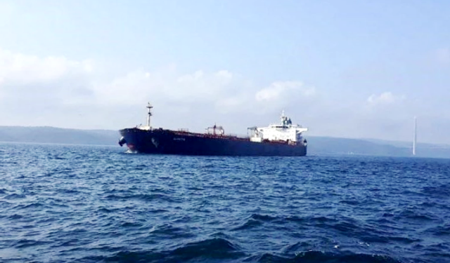 Sarıyer açıklarında arıza yapan tanker korkuttu