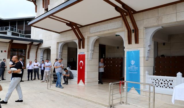 Zekeriyaköy Emlak Konut Camii resmileşti.