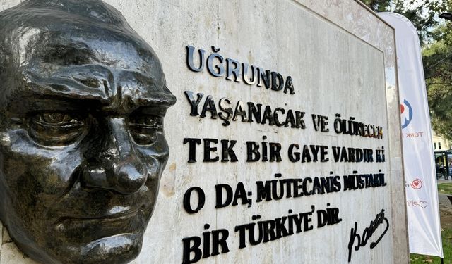 Sarıyer'de onarılan “Atatürk Maskı ve Kaidesi” törenle açıldı