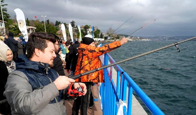 Sarıyer'de oltalar bu kez farkındalık için atıldı