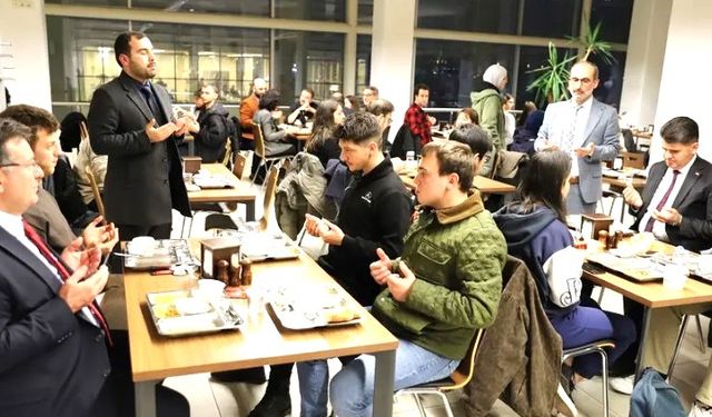 Sarıyer'de üniversite öğrencileri iftar sofrasında buluştu