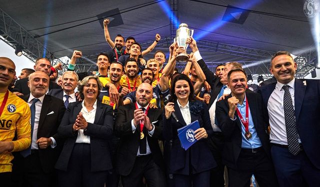 Sarıyer'de Şampiyonluk, kupa töreniyle taçlandı!