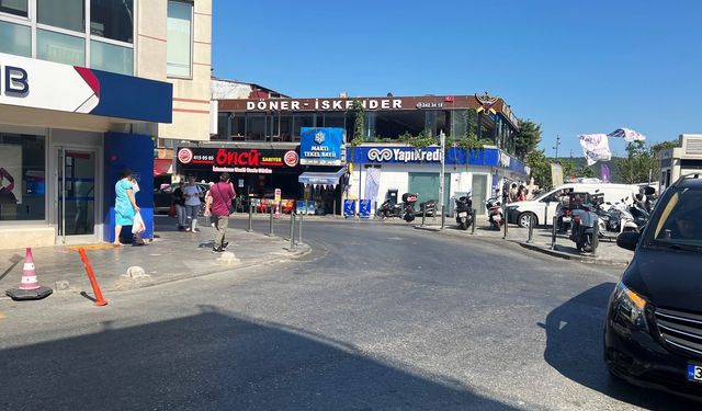 Sarıyer’de trafiği felç eden yanlış parklanma!