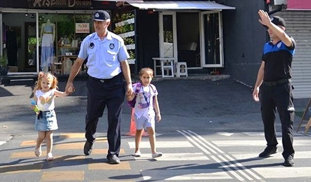 Sarıyer'de çocuklar zabıta ile daha güvende