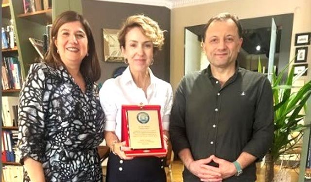 Sarıyer Ortaokulu’ndan Mimar Eda Tahmaz’a teşekkür ziyareti