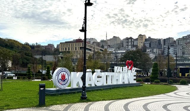 Kâğıthane’de 100 bin metrekarelik meydanlarla şehir yaşamı canlandı