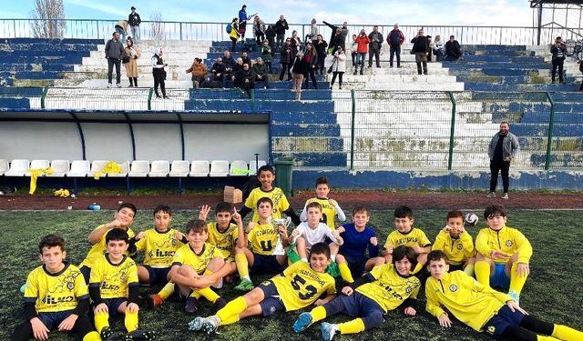 Yıldız Kanaryalar namağlup Zirvede!