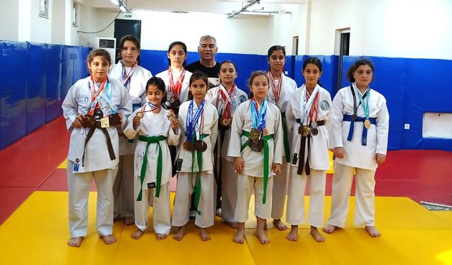 Sarıyer Belediyesi Karate Takımı, 21 madalya ile Yıldızlar Ligi’ne damga vurdu