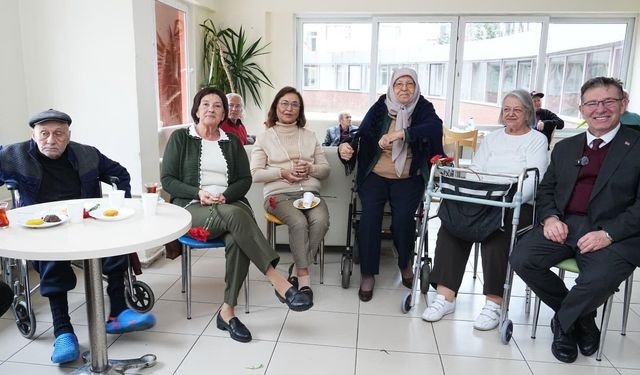 Başkan M. Oktay Aksu, yaş almış komşularını ziyaret etti