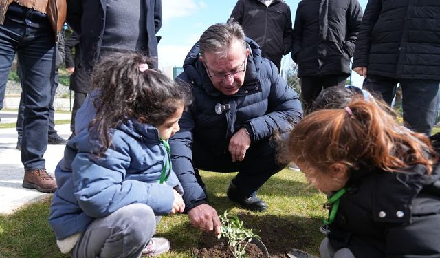 Sarıyer’de minik eller doğa için fidan dikti