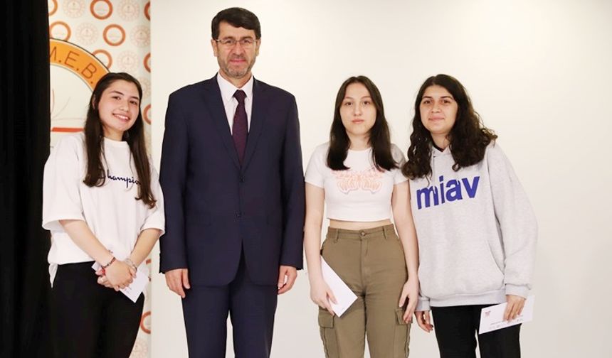 Sarıyer’de Bilgi Yarışması ödül töreni gerçekleşti
