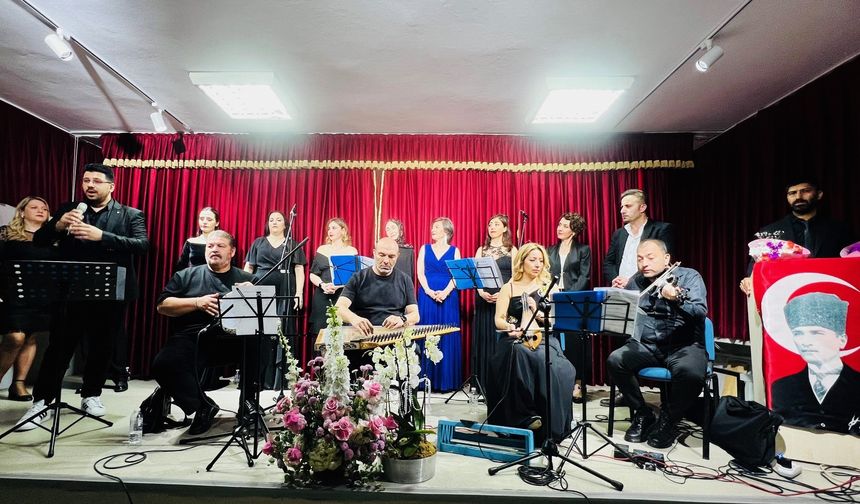 İstinye Anadolu Liseli Öğretmen Korosu’ndan müzik resitali