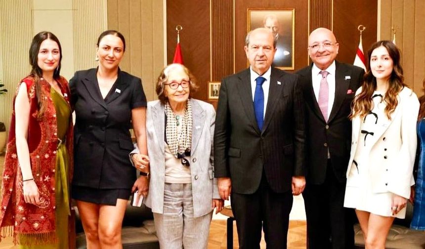 Filiz Gündoğan'ın "Buradayım" Eserine 2024 Gülten Dayıoğlu İlk Gençlik Romanı Ödülü!