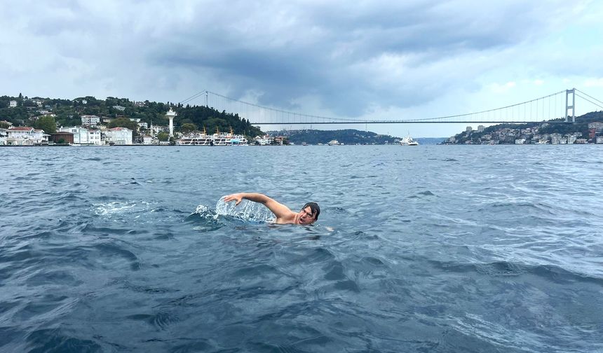 Sarıyerli Şems Çakıroğlu boğazı yüzerek geçti
