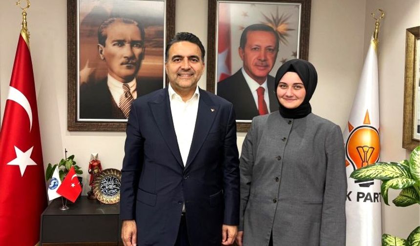 AK Parti Sarıyer Gençlik Kollarında bayrak değişimi