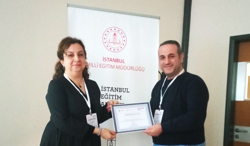 Sarıyerli akademisyen müdür yine gururlandırdı