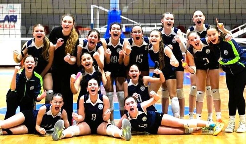 Sarıyer Belediyesi midi kızların liderlik inadı