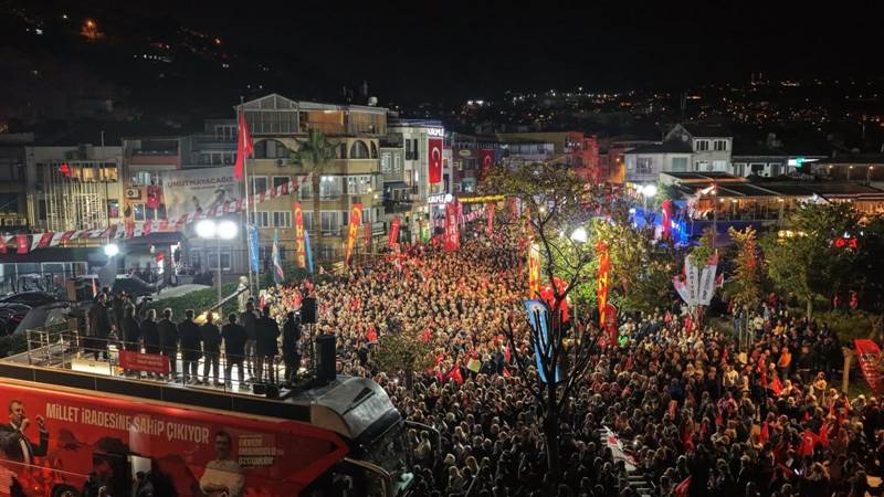 Chp Sariyer Ozgur Ozel Miting 12