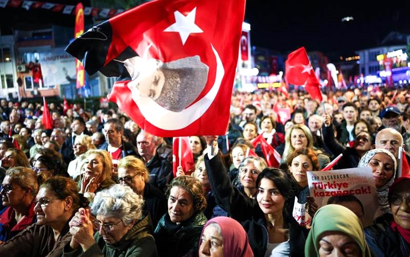 Chp Sariyer Ozgur Ozel Miting 25