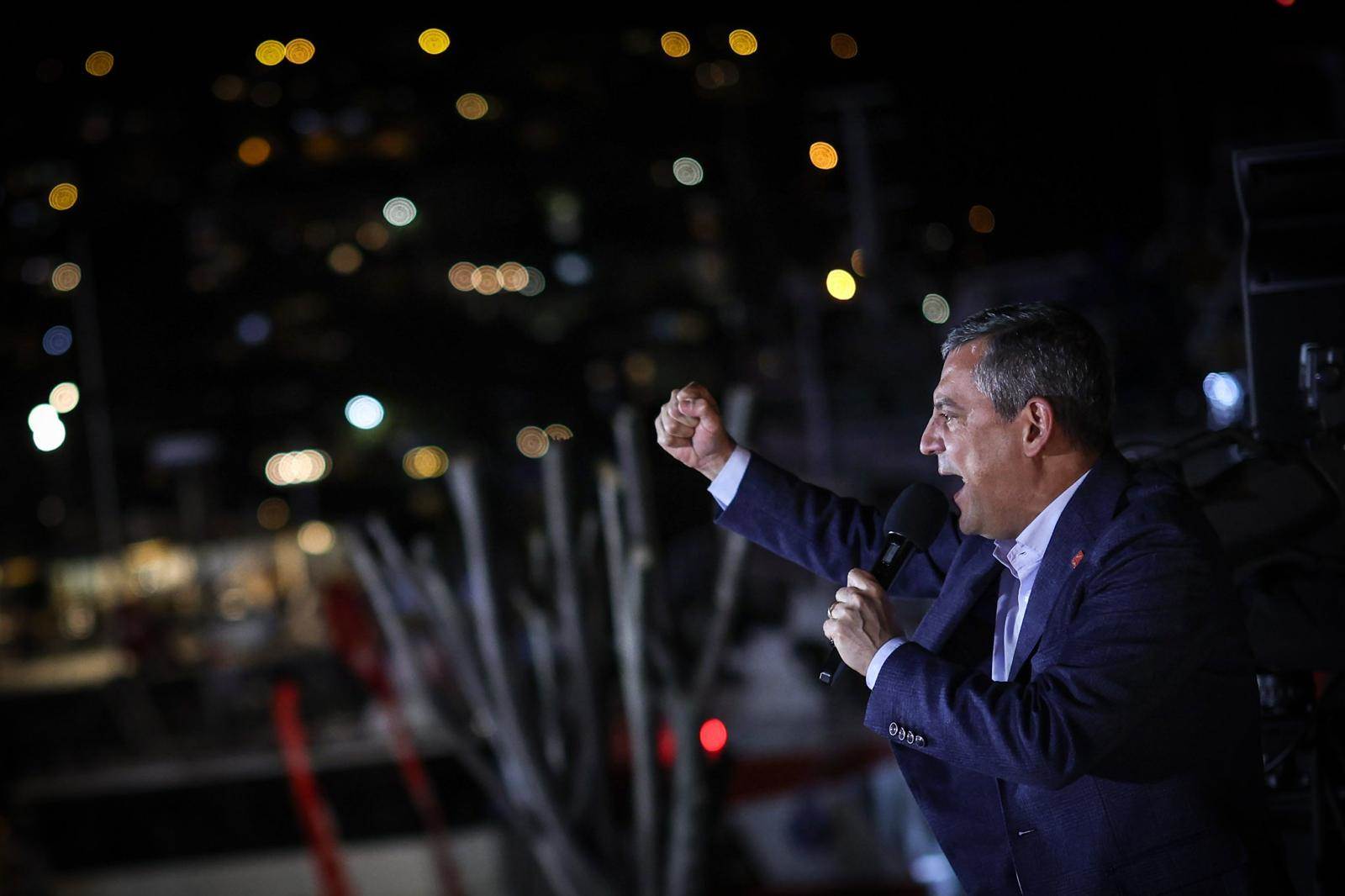 Chp Sariyer Ozgur Ozel Miting 32