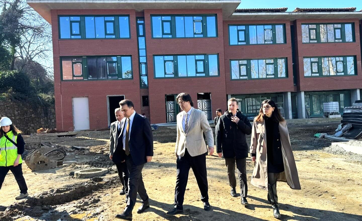 649228244 18101590556495594 4124433309203280242 N