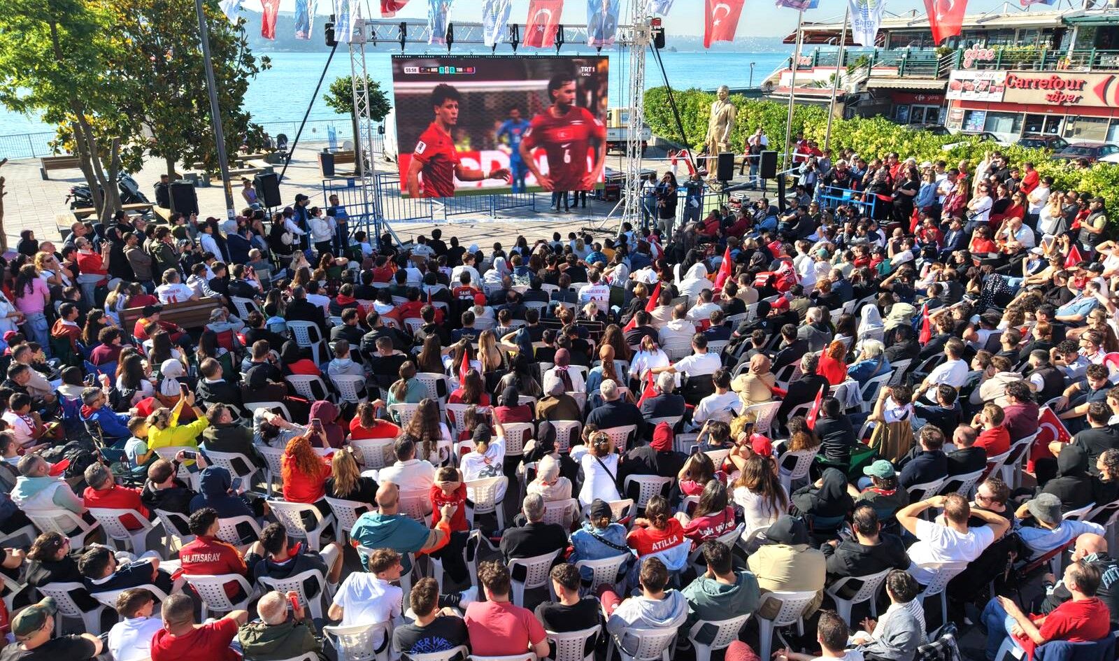 Sarıyer Cumhuriyet Meydanı’nda binler, Milli heyecan yaşadı