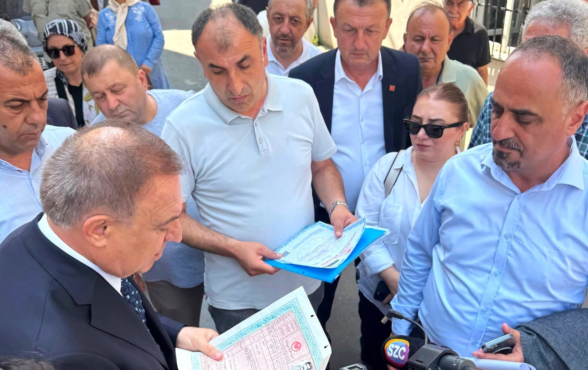 CHP'li Gökan Zeybek Poligon Mahallesi’nde halkın sorunlarını dinledi